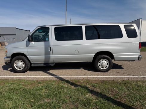 Used 2008 Ford E-350 and Econoline 350 Extended Wagon Super Duty image 8
