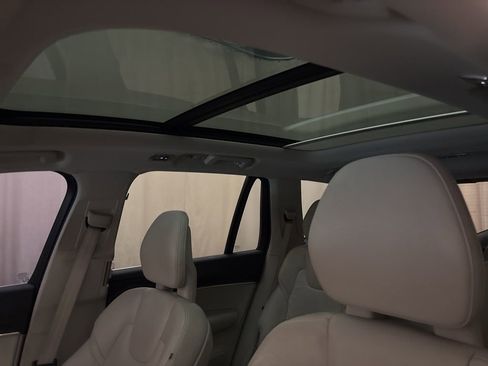 Used 2020 Volvo XC90 T6 Momentum image 18