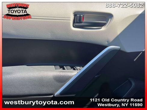 Used 2024 Toyota Corolla Cross LE w/ Moonroof Package image 17