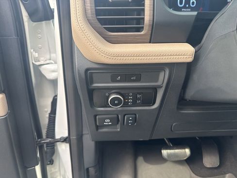 Used 2024 Ford Expedition Limited RWD image 13