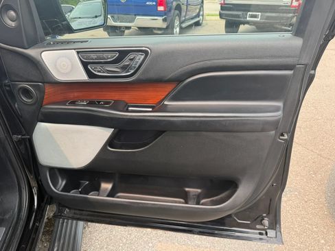 Used 2021 Lincoln Navigator L Reserve AWD/4WD image 31