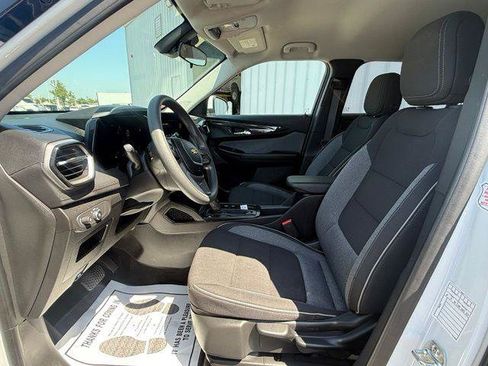 Used 2025 Chevrolet TrailBlazer LT AWD/4WD image 7