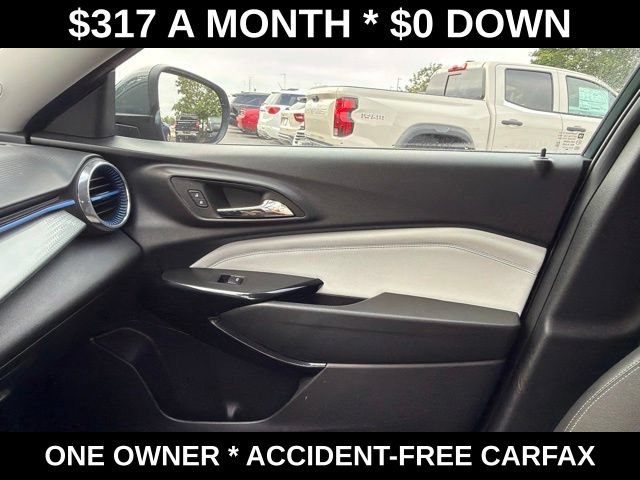 Used 2025 Chevrolet Trax LT FWD image 27