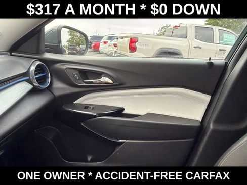 Used 2025 Chevrolet Trax LT FWD image 27