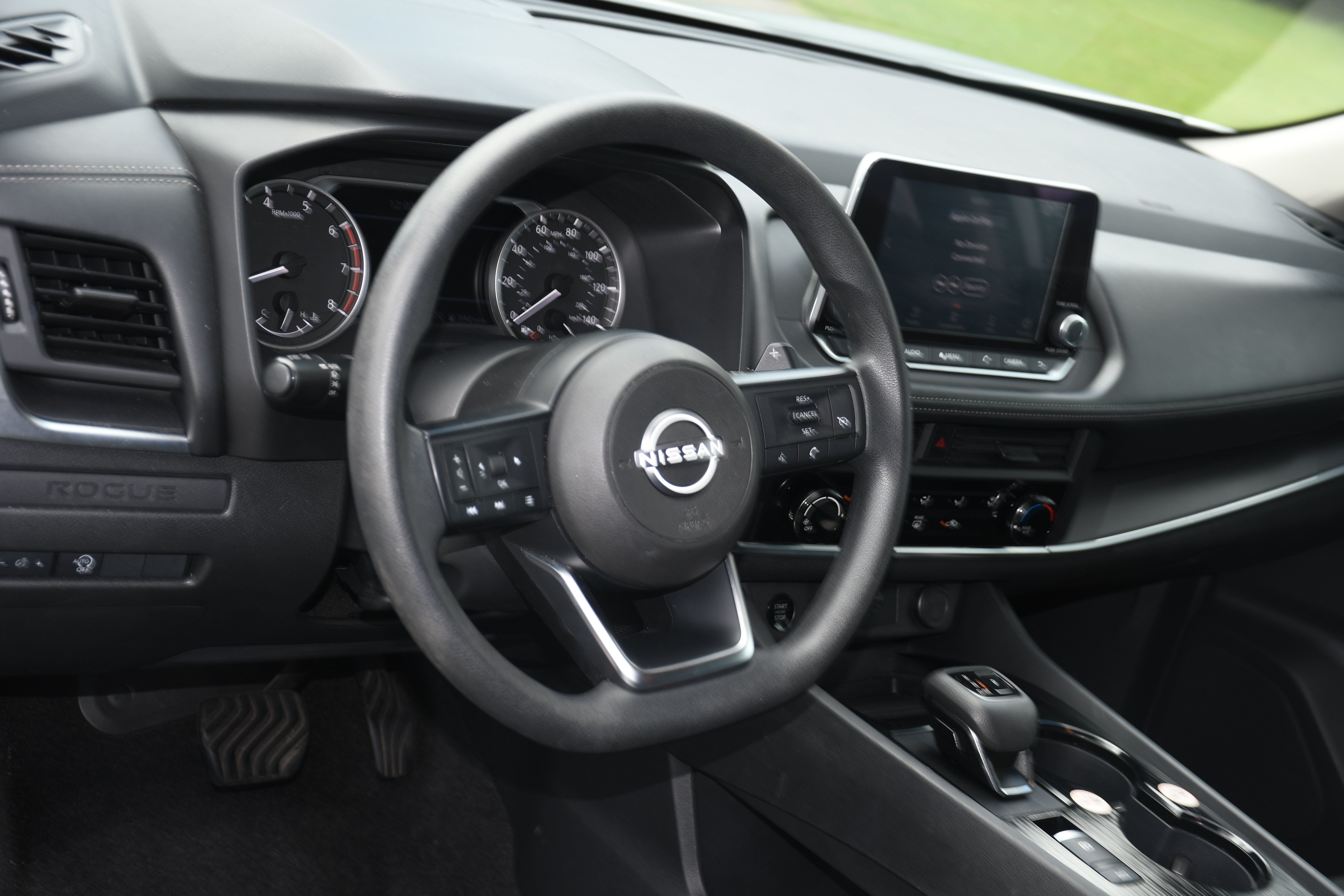 Used 2024 Nissan Rogue S FWD image 8