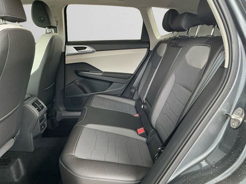 New 2025 Volkswagen Taos SE image 13