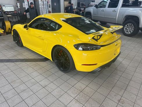 Used 2022 Porsche 718 Cayman GT4 image 5