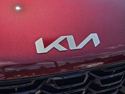 Used 2025 Kia Sorento S w/ Panoramic Sunroof Package FWD image 3