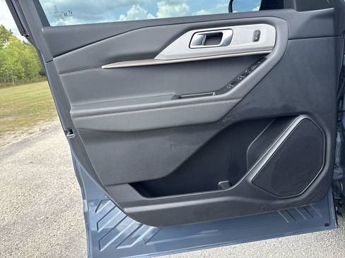 Used 2026 Ford Explorer Active RWD image 10