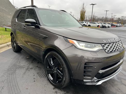 Certified 2024 Land Rover Discovery Metropolitan Edition image 8