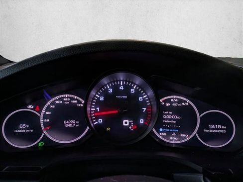 Used 2021 Porsche Cayenne Coupe image 11