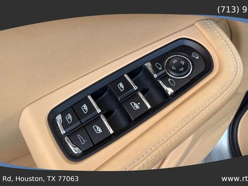 Used 2015 Porsche Macan Turbo AWD/4WD image 23