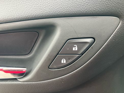 Used 2024 Chevrolet Equinox Premier image 12