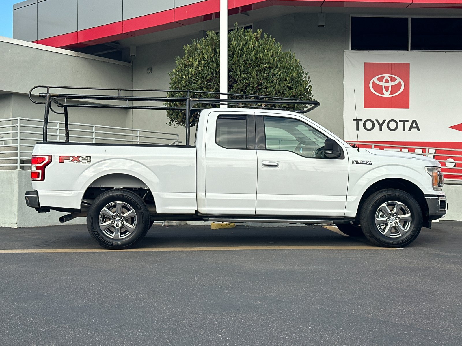 Used 2018 Ford F150 XLT w/ Equipment Group 302A Luxury AWD/4WD image 6