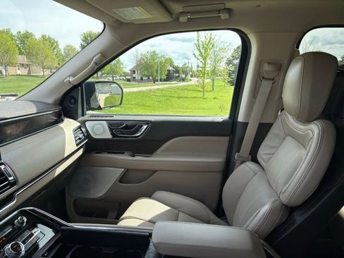 Used 2022 Lincoln Navigator L Reserve AWD/4WD image 14