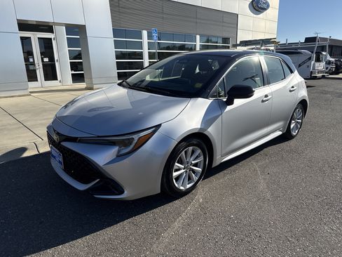 Used 2023 Toyota Corolla SE w/ SE Premium Package FWD image 1
