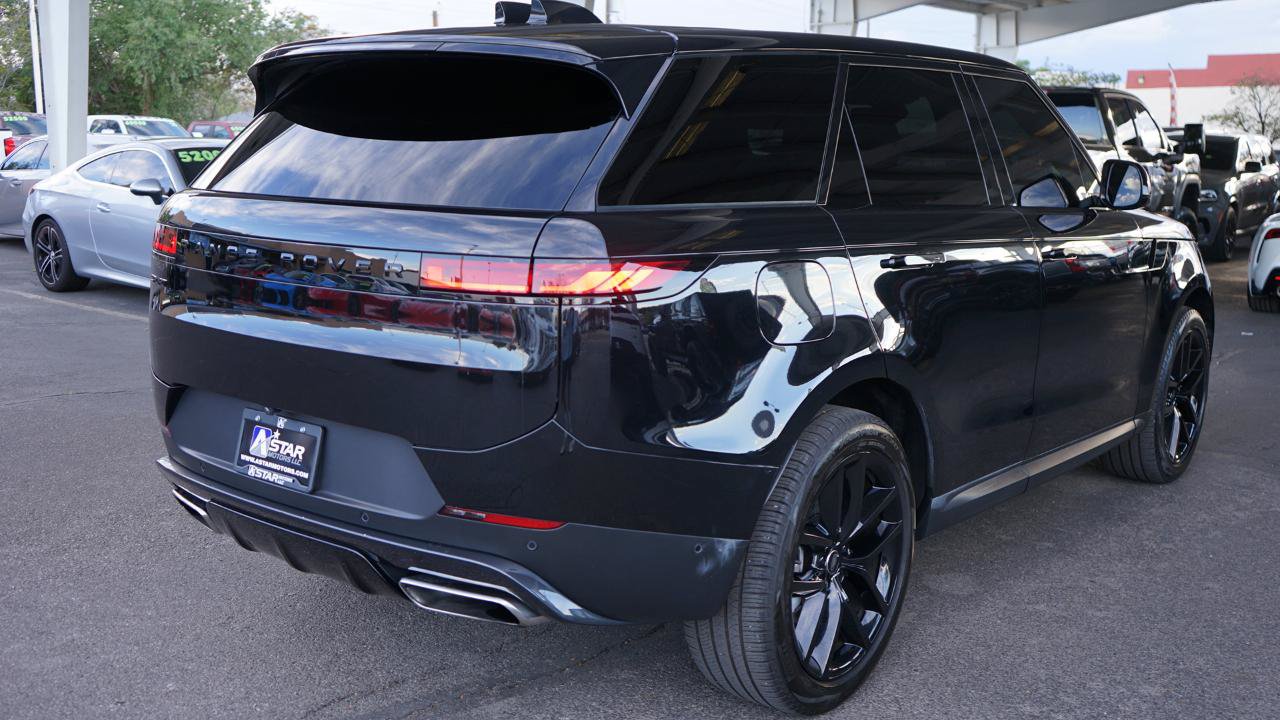 Used 2024 Land Rover Range Rover Sport SE AWD/4WD image 3