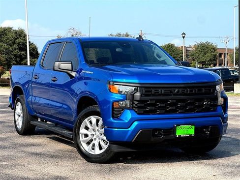 Used 2022 Chevrolet Silverado 1500 Custom image 1