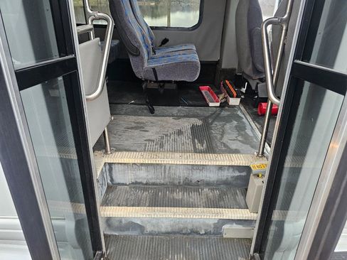 Used 2010 Ford E-350 and Econoline 350 Super Duty image 17