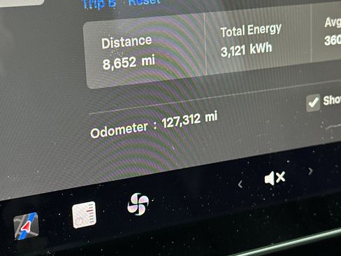 Used 2021 Tesla Model Y 2WD image 25