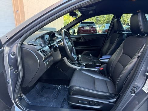 Used 2017 Honda Accord Sport image 9