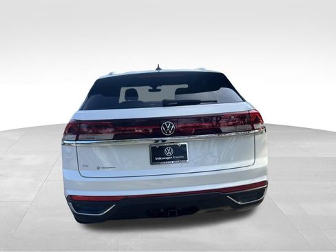 New 2026 Volkswagen Atlas Cross Sport SE FWD image 4