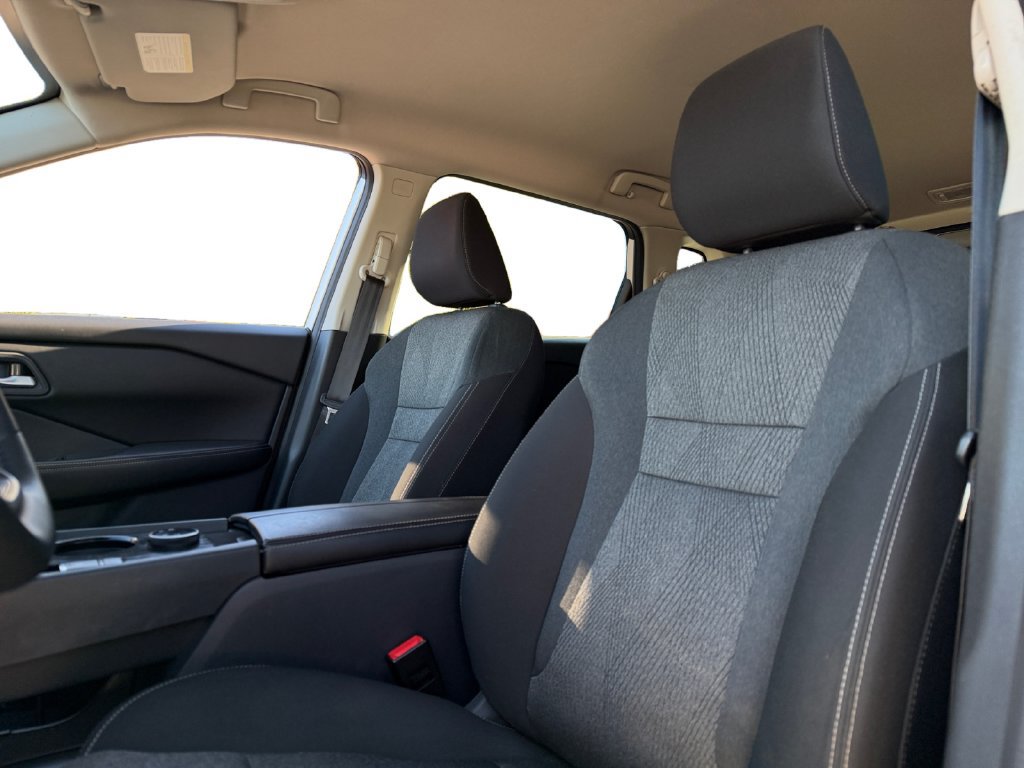 Used 2025 Nissan Rogue SV AWD/4WD image 24