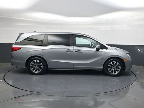 Used 2024 Honda Odyssey EX-L image 3