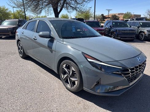 Used 2023 Hyundai Elantra Limited image 3