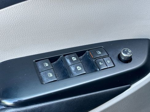 Used 2016 Toyota Highlander XLE AWD/4WD image 12