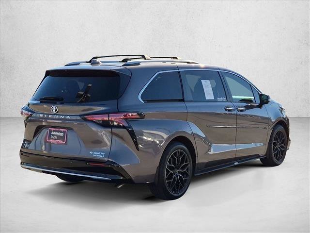 Used 2024 Toyota Sienna Platinum FWD image 5