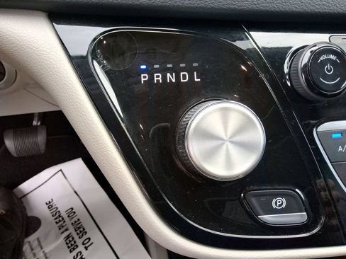 Certified 2023 Chrysler Pacifica Touring-L FWD image 15