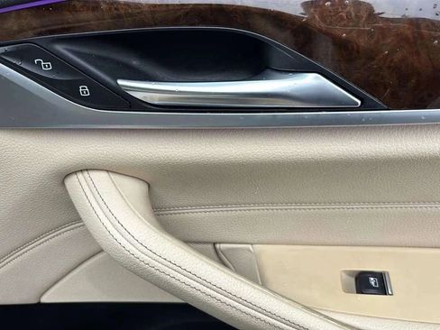 Used 2019 BMW 530i w/ Convenience Package image 25