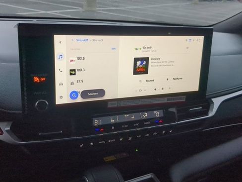 Certified 2025 Toyota Sienna Platinum image 12