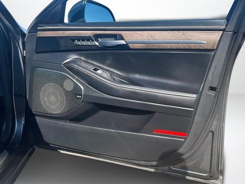 Used 2020 Genesis G90 3.3T Premium image 28