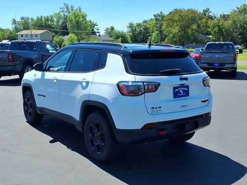Used 2023 Jeep Compass Trailhawk w/ Trailhawk Convenience Group AWD/4WD image 3