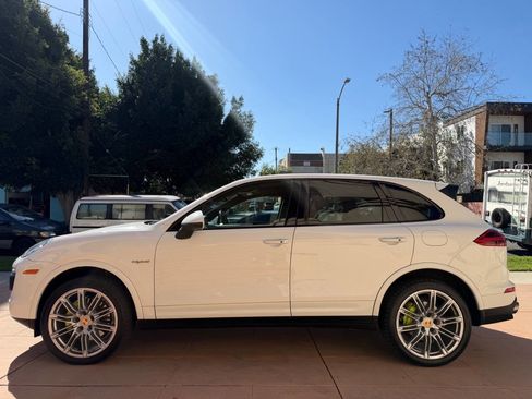 Used 2017 Porsche Cayenne S Platinum w/ Premium Package (PJW) image 9