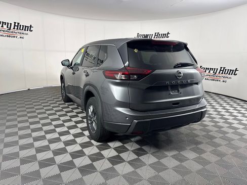 Used 2024 Nissan Rogue S image 10