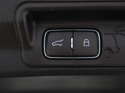 Used 2020 Ford Explorer XLT w/ Equipment Group 202A image 12