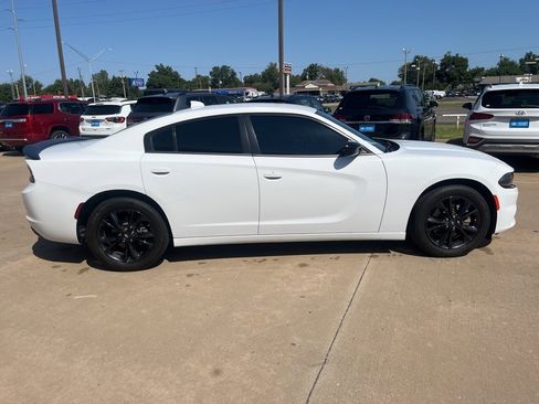 Used 2023 Dodge Charger SXT w/ Blacktop Package image 4
