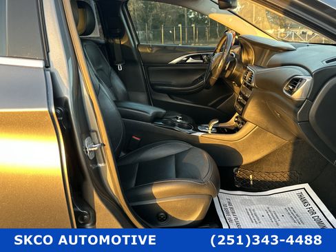 Used 2017 INFINITI QX30 AWD image 13