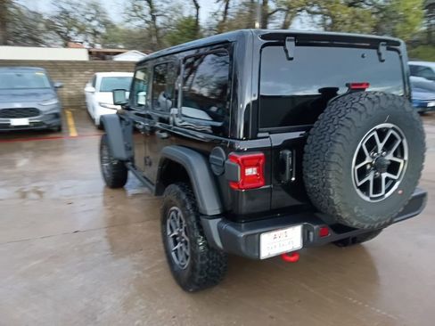 Used 2025 Jeep Wrangler Unlimited Rubicon w/ Convenience Group image 11