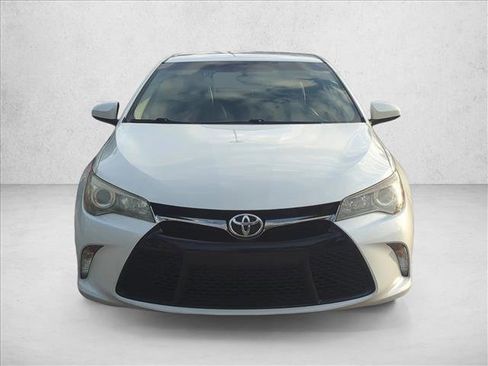 Used 2017 Toyota Camry SE image 2