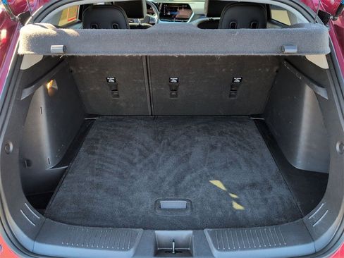 Used 2025 Chevrolet Trax LT w/ LT Convenience Package image 29