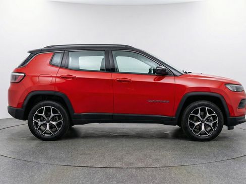 Used 2025 Jeep Compass Limited AWD/4WD image 11