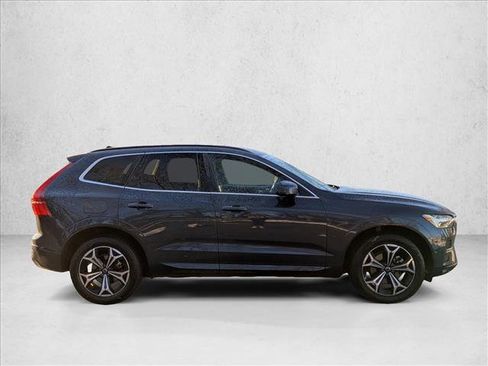 Used 2022 Volvo XC60 B5 Momentum w/ Advanced Package image 4