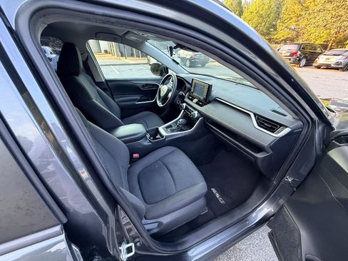 Used 2020 Toyota RAV4 LE FWD image 14