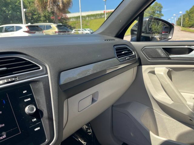 Used 2024 Volkswagen Tiguan SE R-Line FWD image 30