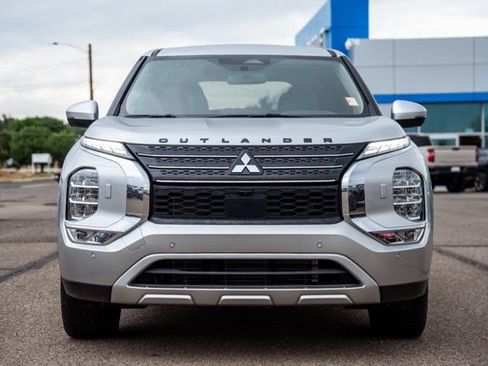 Used 2024 Mitsubishi Outlander SE AWD/4WD image 2