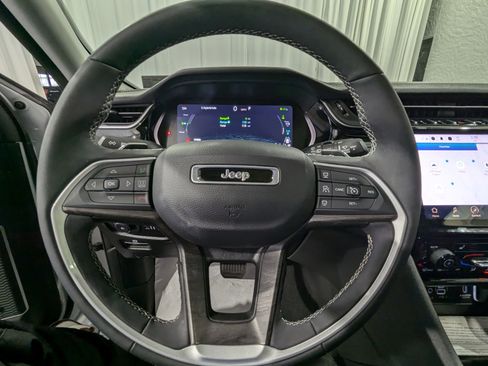 Used 2023 Jeep Grand Cherokee 4WD 4xe image 16